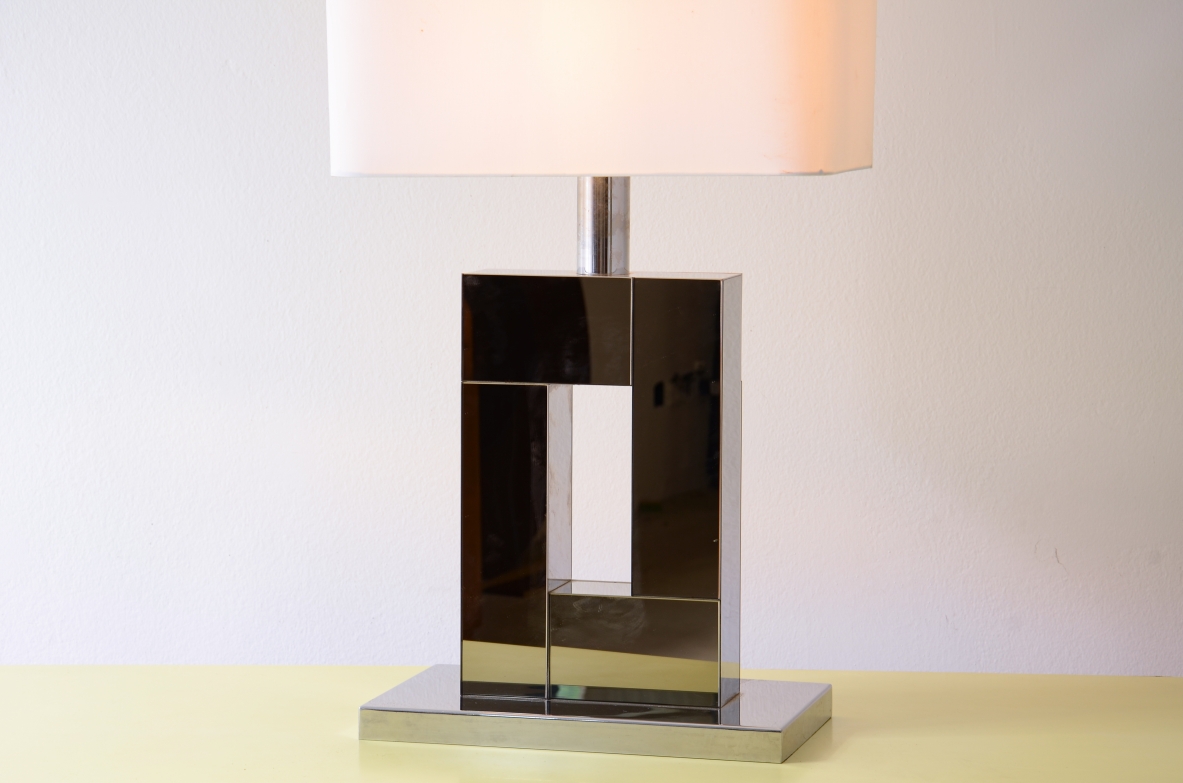 Grande lampada da tavolo con base in acciaio e legno specchiato 1970ca