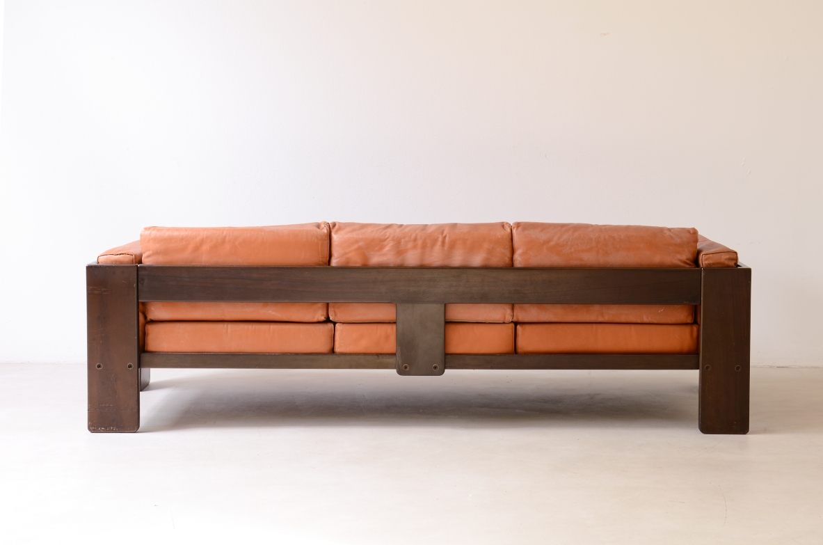 Tobia Scarpa  Divano modello Bastiano rivestito in pelle originale in perfetto stato. Gavina 1970ca