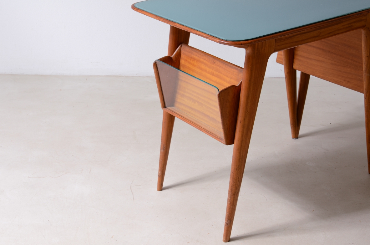 Silvio Cavatorta Elegant blond wood writing desk, original opaline glass top. Cavatorta & Co., circa 1950.
