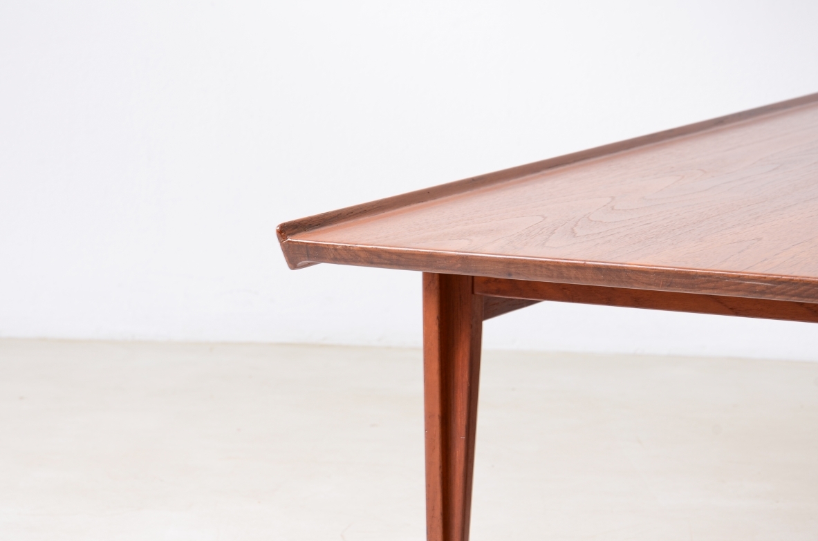 Finn Juhl Tavolino da caffè modello 531/45 in tek.Progettato nel 1958