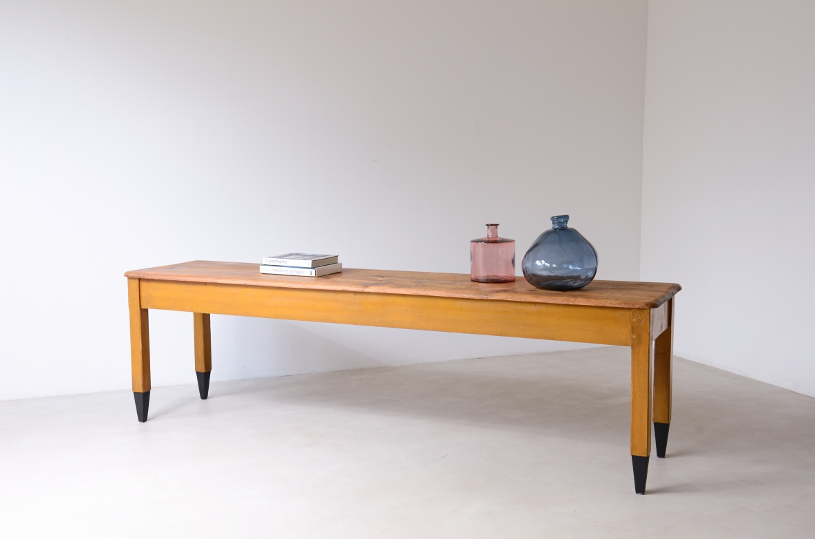 Large pine wood table painted in yellow ochre, 18th-century manufacture.