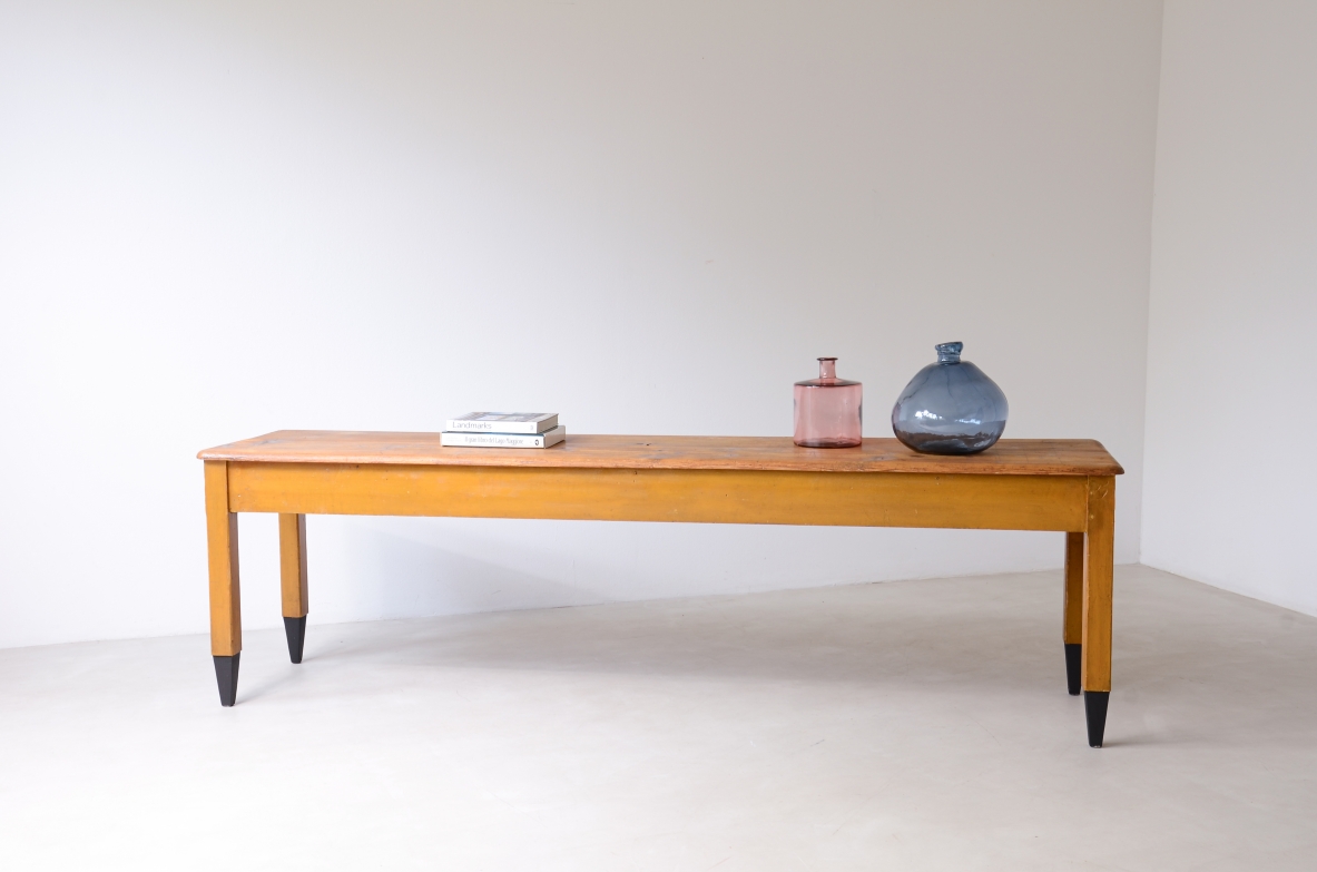 Large pine wood table painted in yellow ochre, 18th-century manufacture.