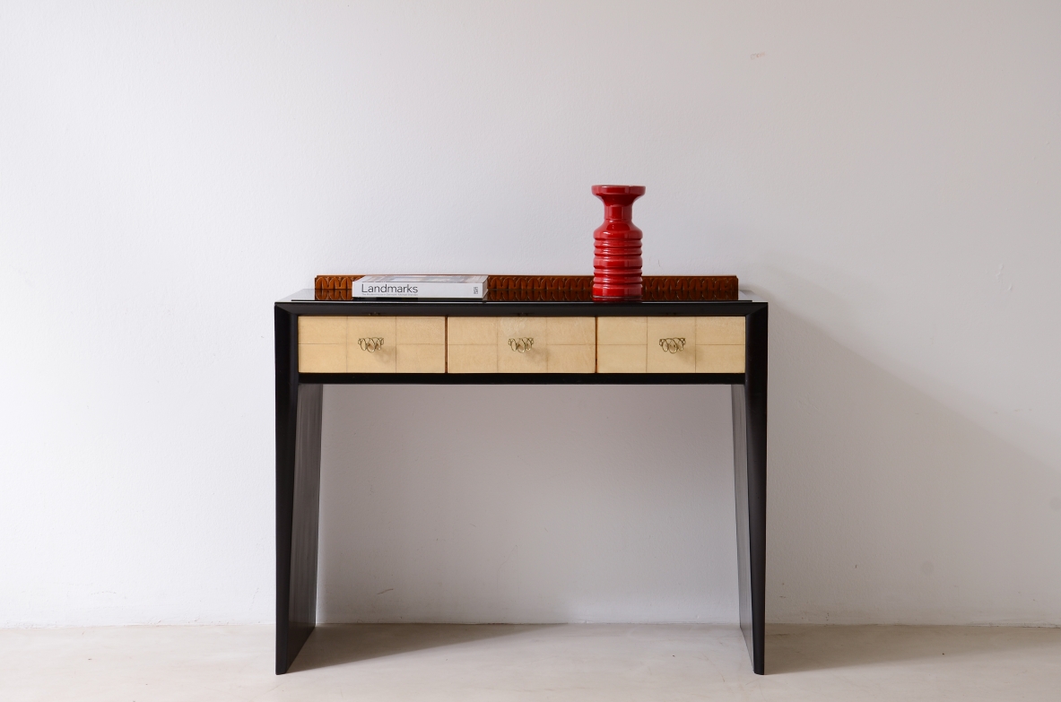 ABV Borsani Varedo  Elegante console in rovere tinto con motivo in legno