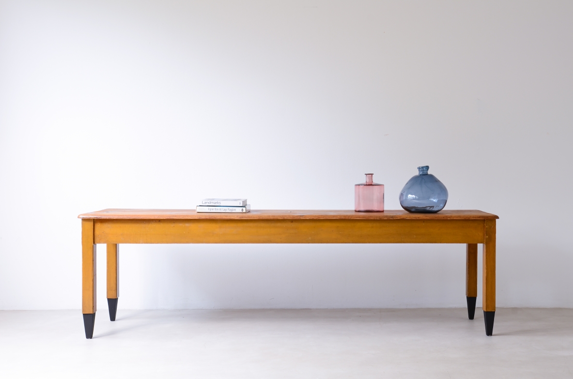 Large pine wood table painted in yellow ochre, 18th-century manufacture.