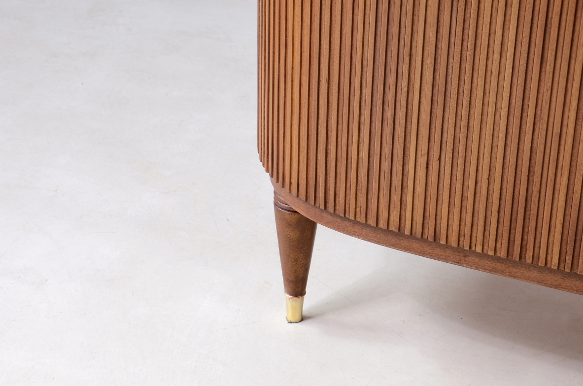 Due eleganti mobili gemelli in legno biondo, Attribuzione ABV Borsani Varedo, 1940ca.