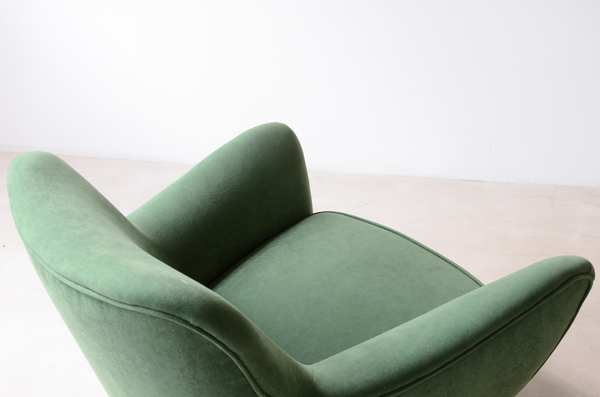 Gio Ponti Coppia di poltrone rivestite in velluto imbottito 1952