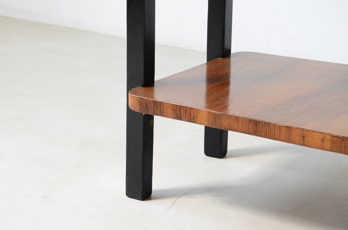 Tavolino in noce e legno tinto con due piani e cassetto.  Manifattura anni 30ca.