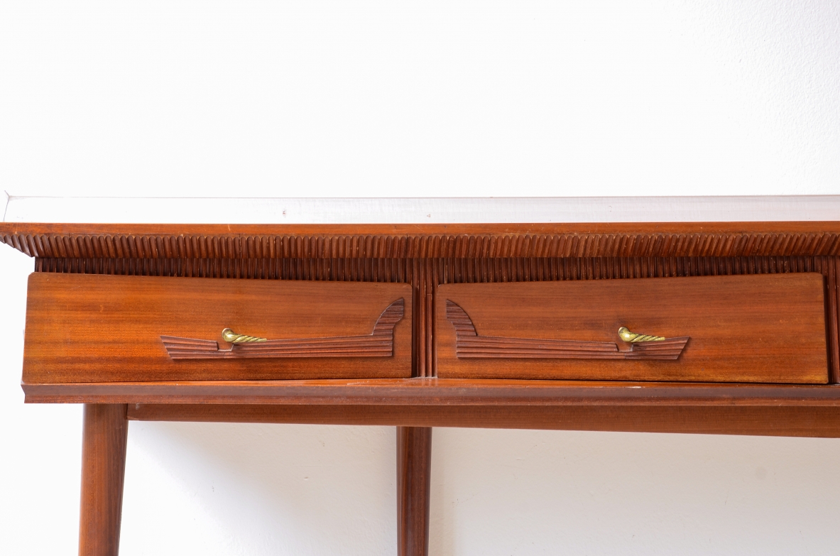 Grande console mossa sui lati con 4 cassetti sagomati,
