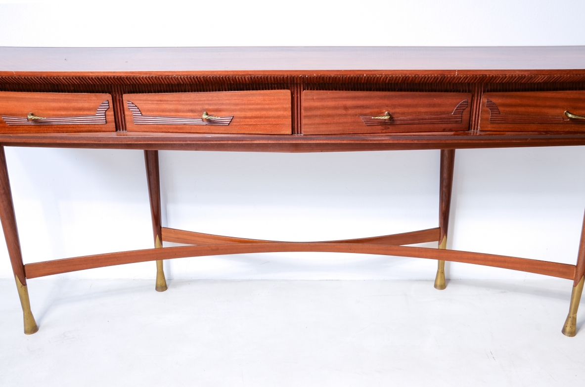 Grande console mossa sui lati con 4 cassetti sagomati,