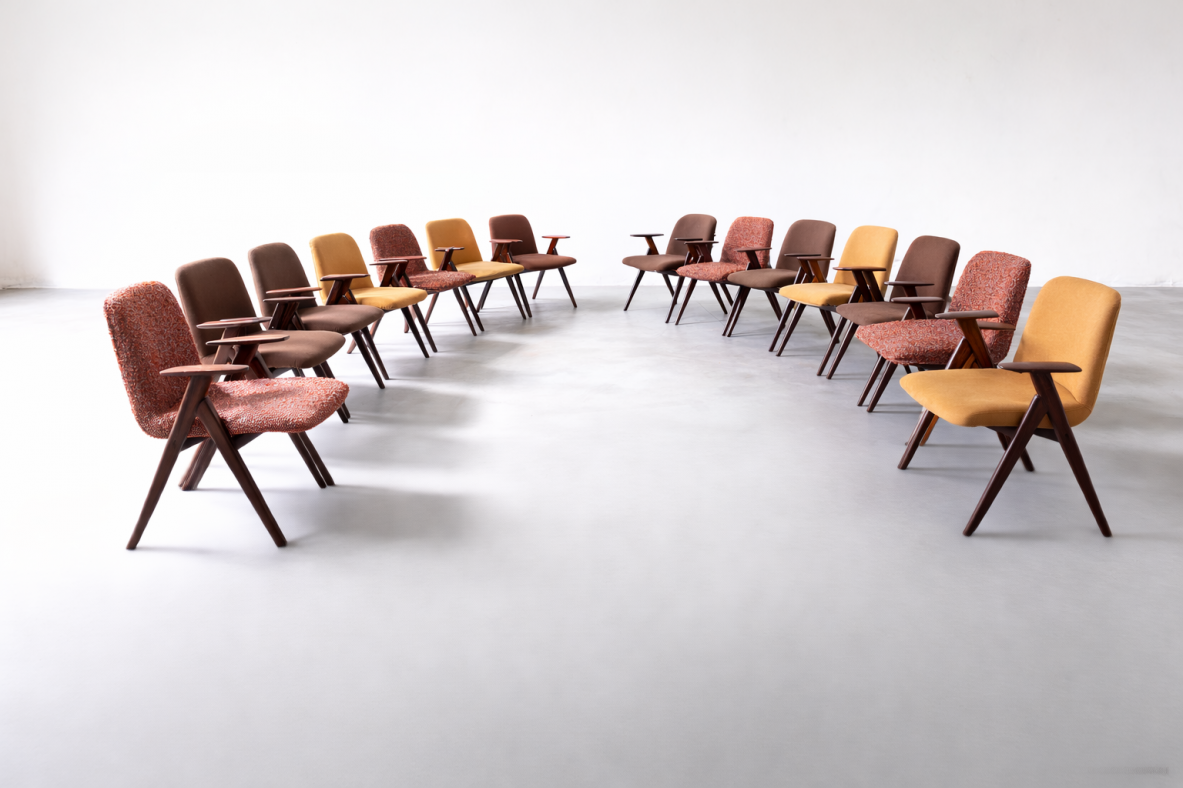 Luigi Vietti 14 eleganti poltroncine in legno e tessuto imbottito. 1960