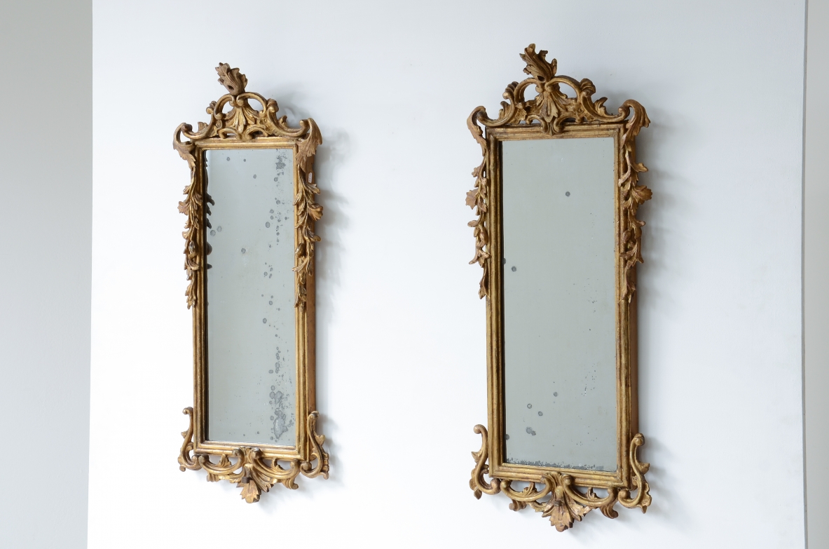 Pair of very refined and elegant carved and gilded wooden mirrors, 1730-1750