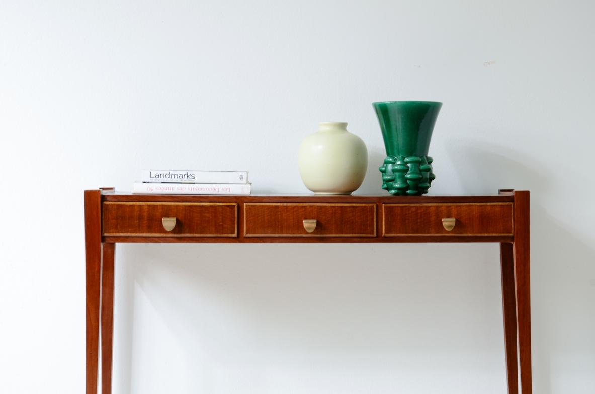 Elegante console con tre cassetti sul fronte. Attr Carlo enrico Rava. 1955