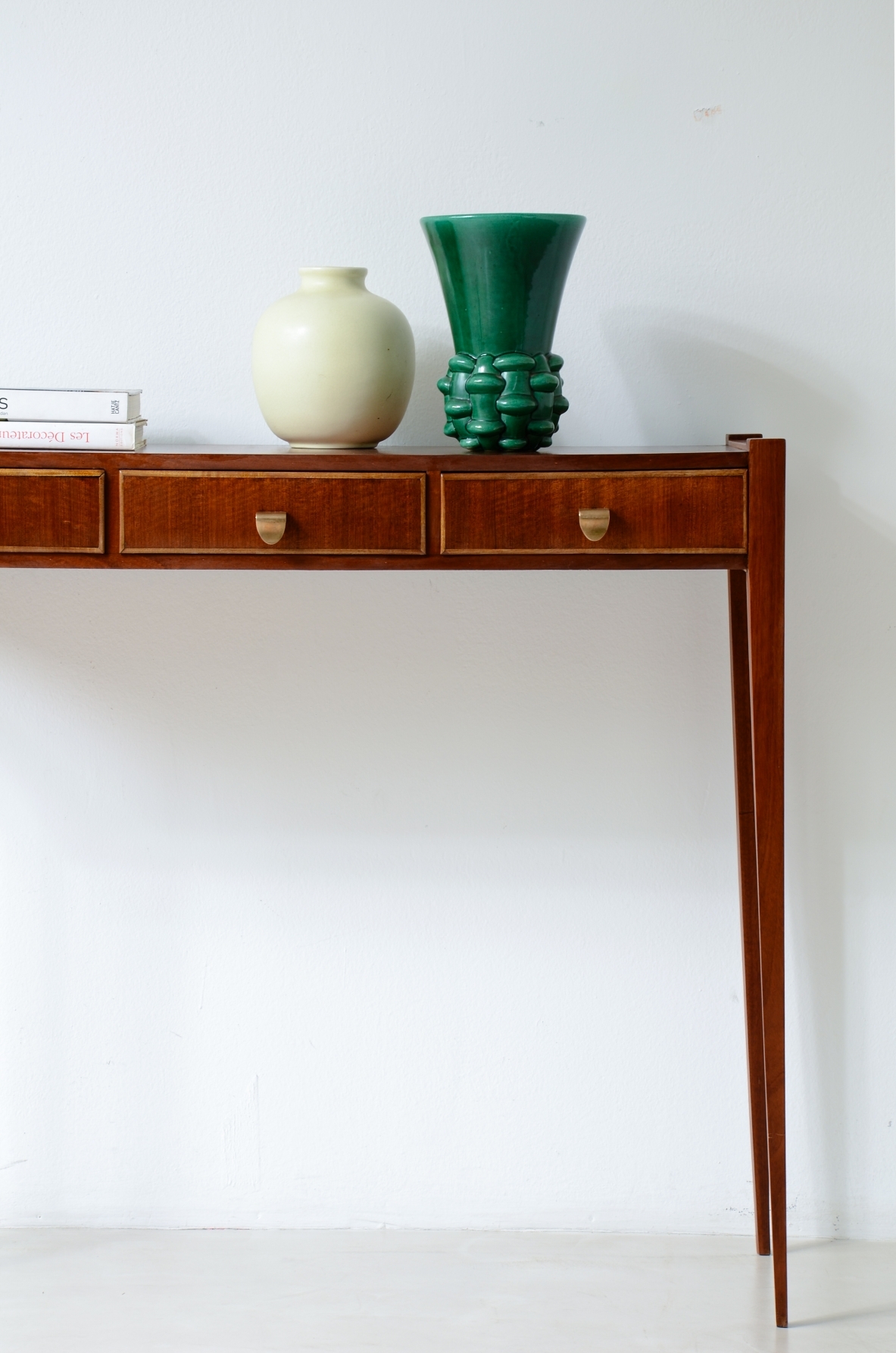 Elegante console con tre cassetti sul fronte. Attr Carlo enrico Rava. 1955