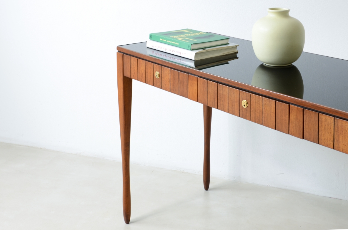 Paolo Buffa, Console da centro, gambe tornite. Piano in vetro opalino. 1955