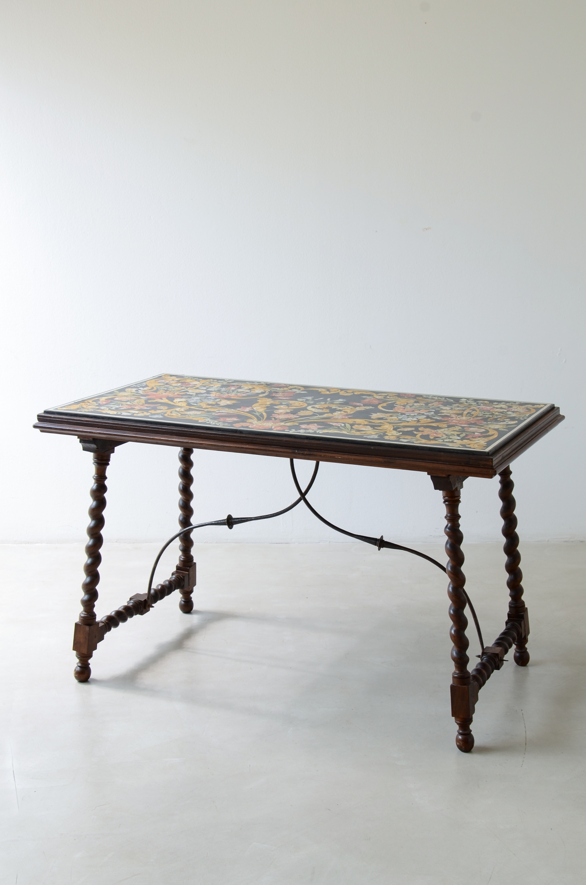 Stunning table with a rectangular polychrome scagliola top,ca. 1700-1730.