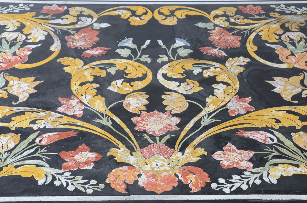 Stunning table with a rectangular polychrome scagliola top,ca. 1700-1730.