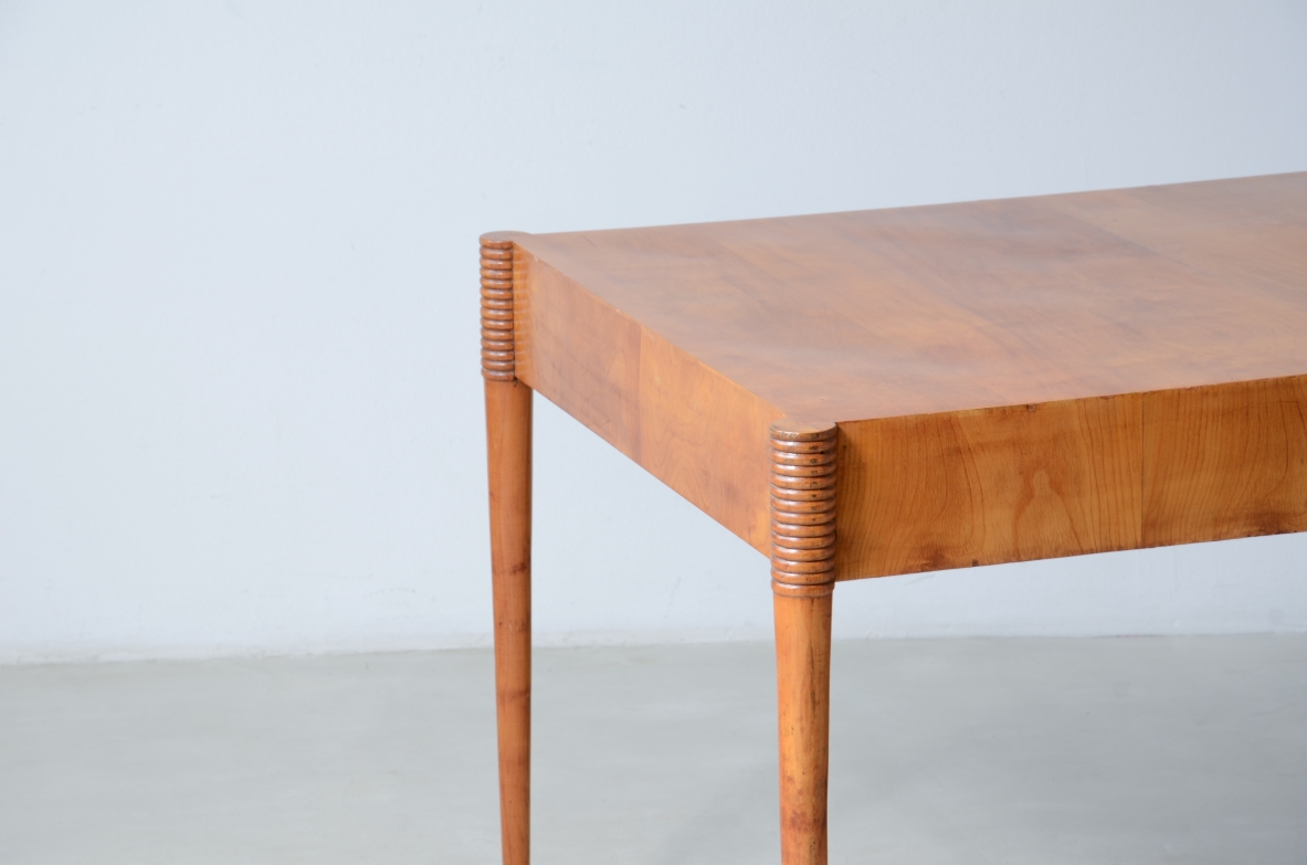 1940 Cherry table with turned legs and turned disc decoration