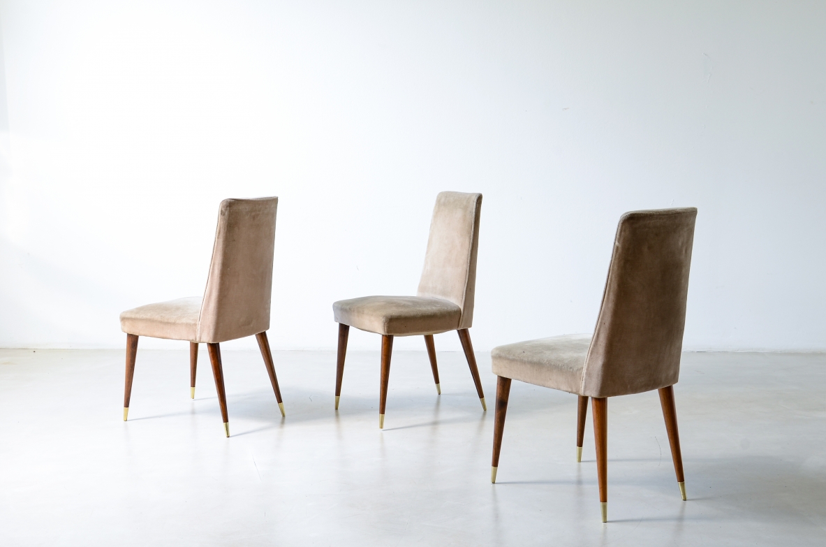 Melchiorre Bega, Set di sei eleganti sedie con struttura in legno. Bologna, 1950 ca.