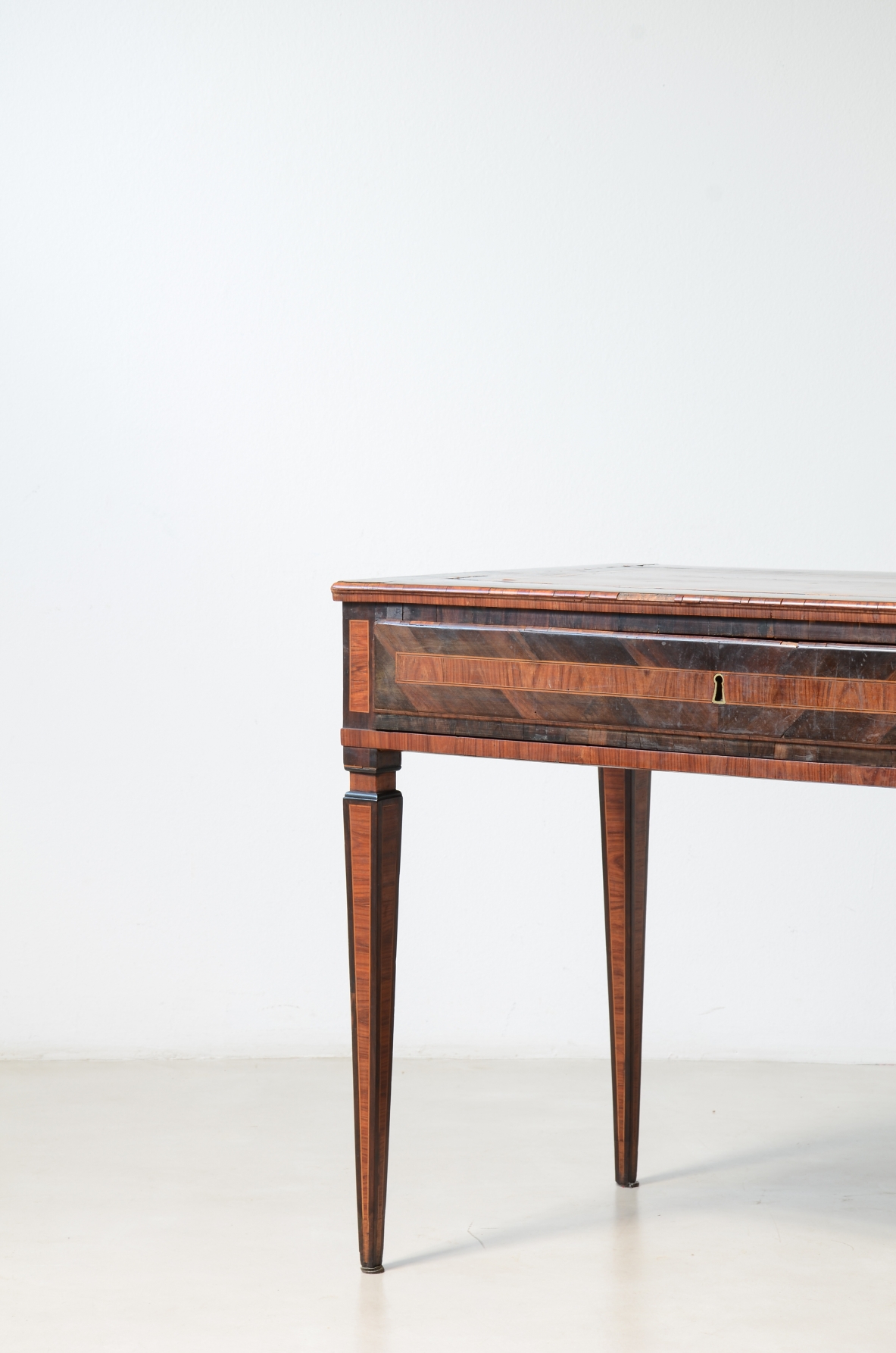 Elegant centerpiece writing table in fine wood veneer.  Italy, ca. 1780.