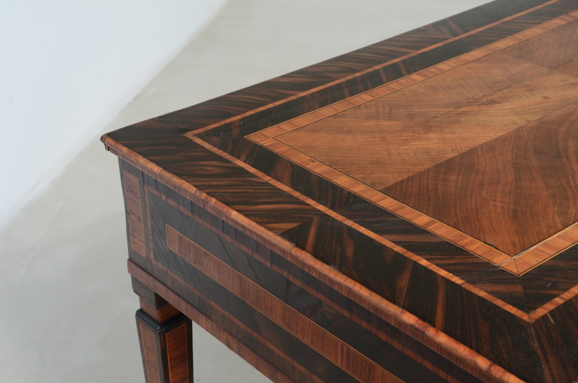 Elegant centerpiece writing table in fine wood veneer.  Italy, ca. 1780.
