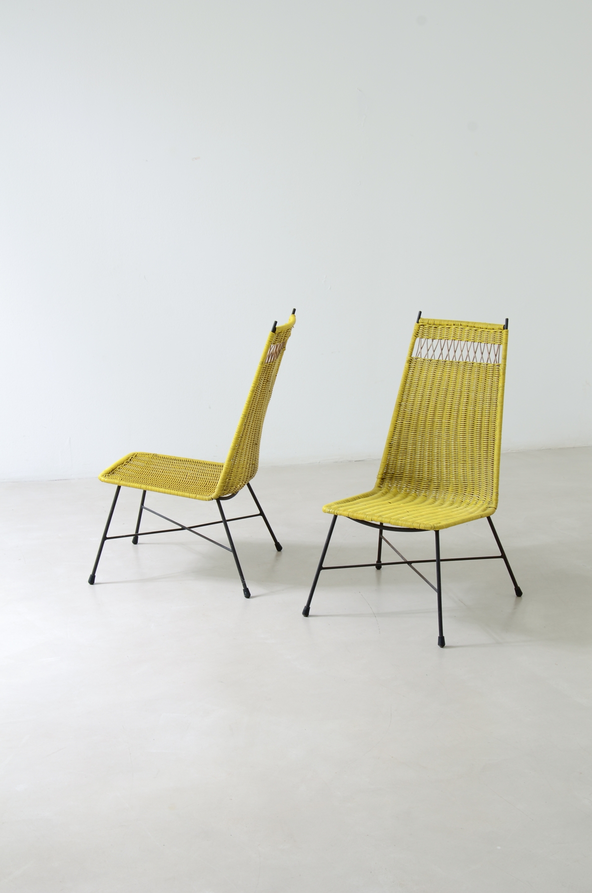 Pair of armchairs with an iron frame and woven rubber and rattan thread.Saporiti Italia, ca. 1950.