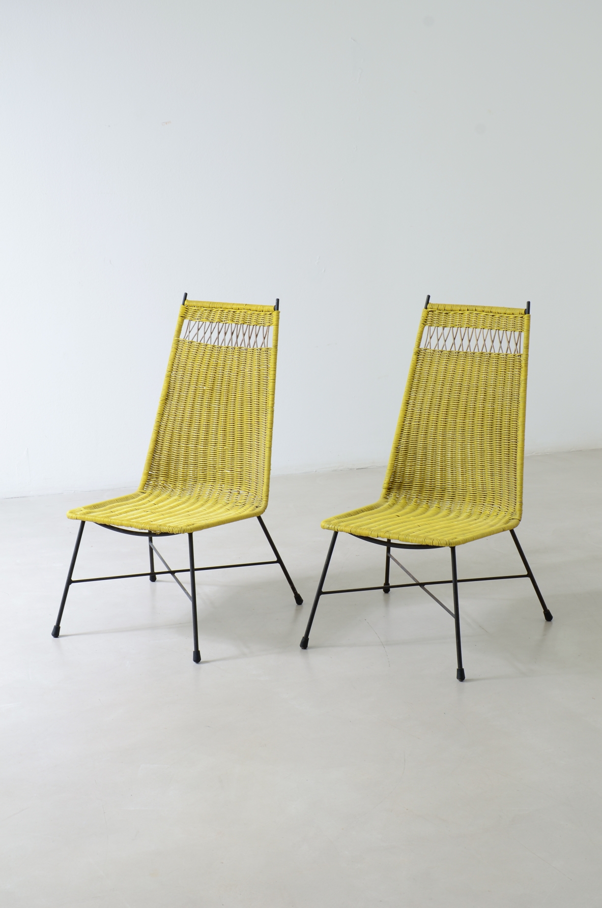 Pair of armchairs with an iron frame and woven rubber and rattan thread.Saporiti Italia, ca. 1950.