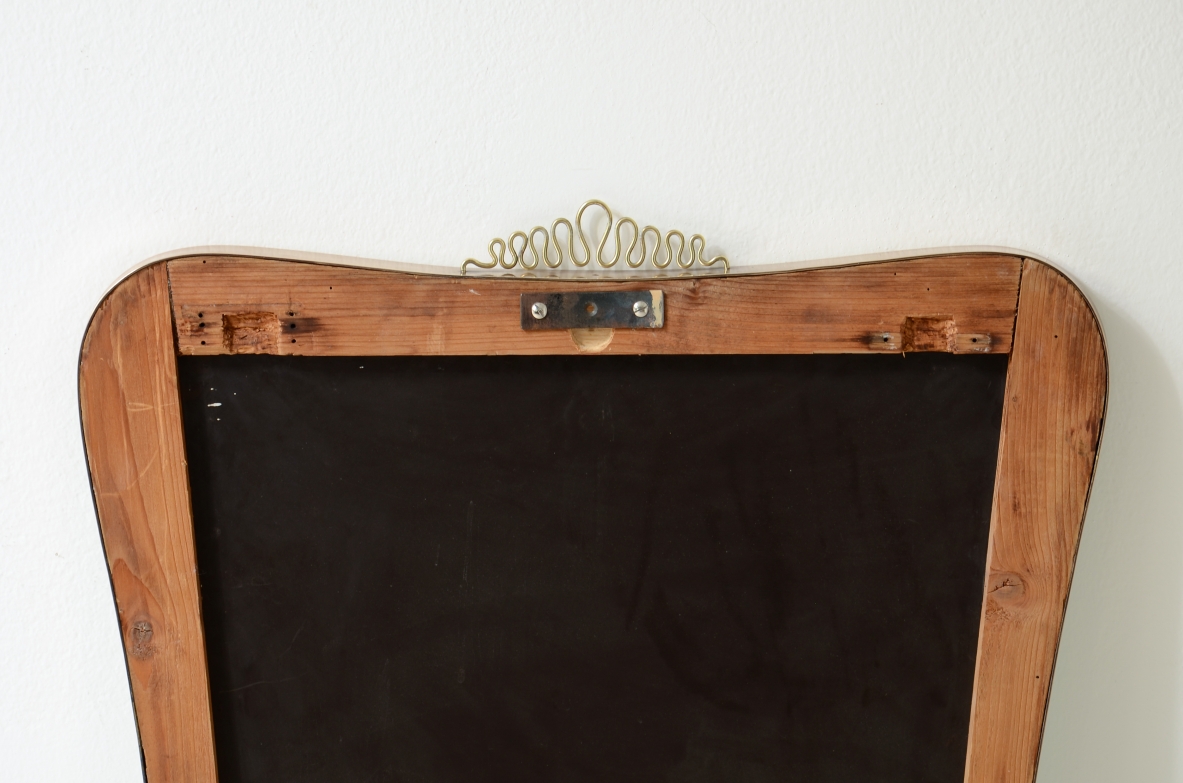 Elegant mirror with shaped brass frame. Attributed to Gio Ponti. Italian manufacture, 1950s.