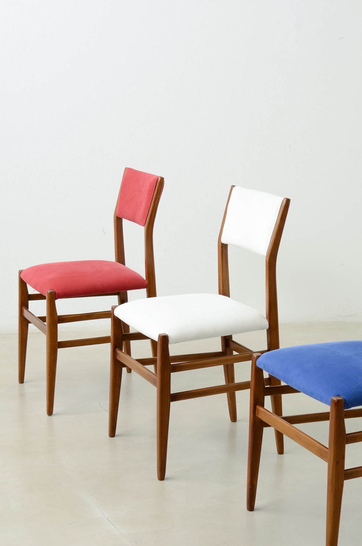 Gio Ponti  12 sedie modello leggera. Manifattura 1954