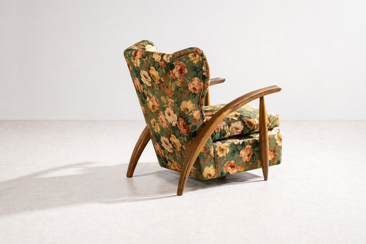 Poltrona bergére in legno di rovere Manifattura Guglielmo Pecorini & Co., 1940.