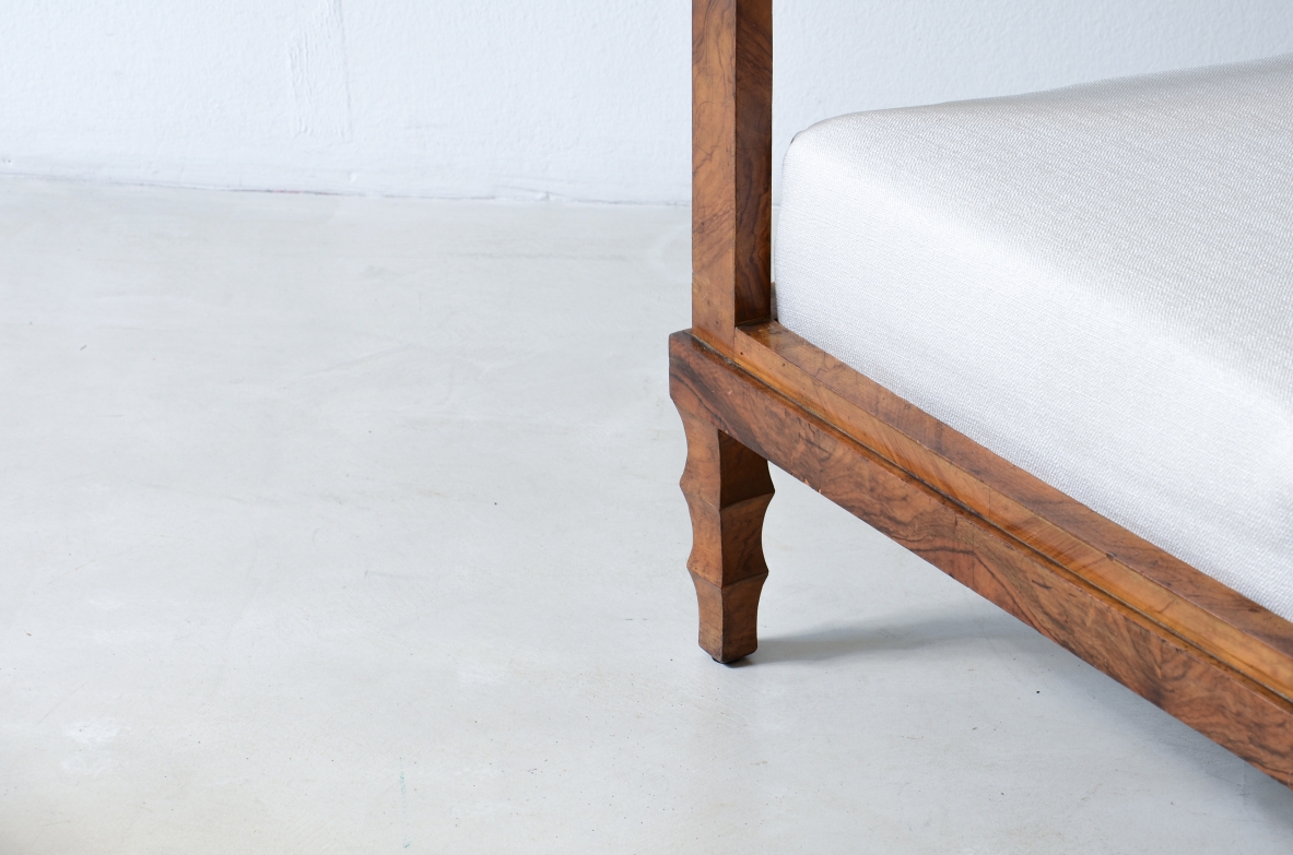 Coppia di eleganti poltrone in radica di noce. Manifattura italiana anni 30. Nello stile di Emilio Lancia/Gio Ponti