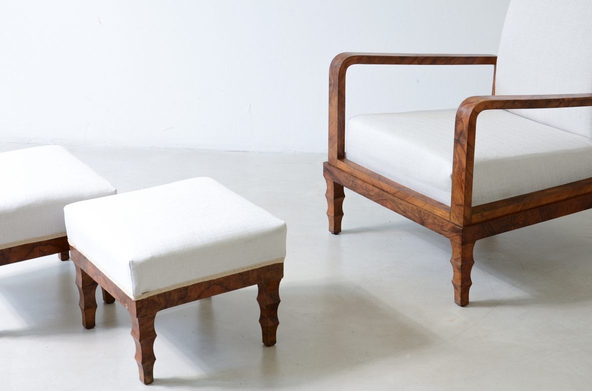 Coppia di eleganti poltrone in radica di noce. Manifattura italiana anni 30. Nello stile di Emilio Lancia/Gio Ponti