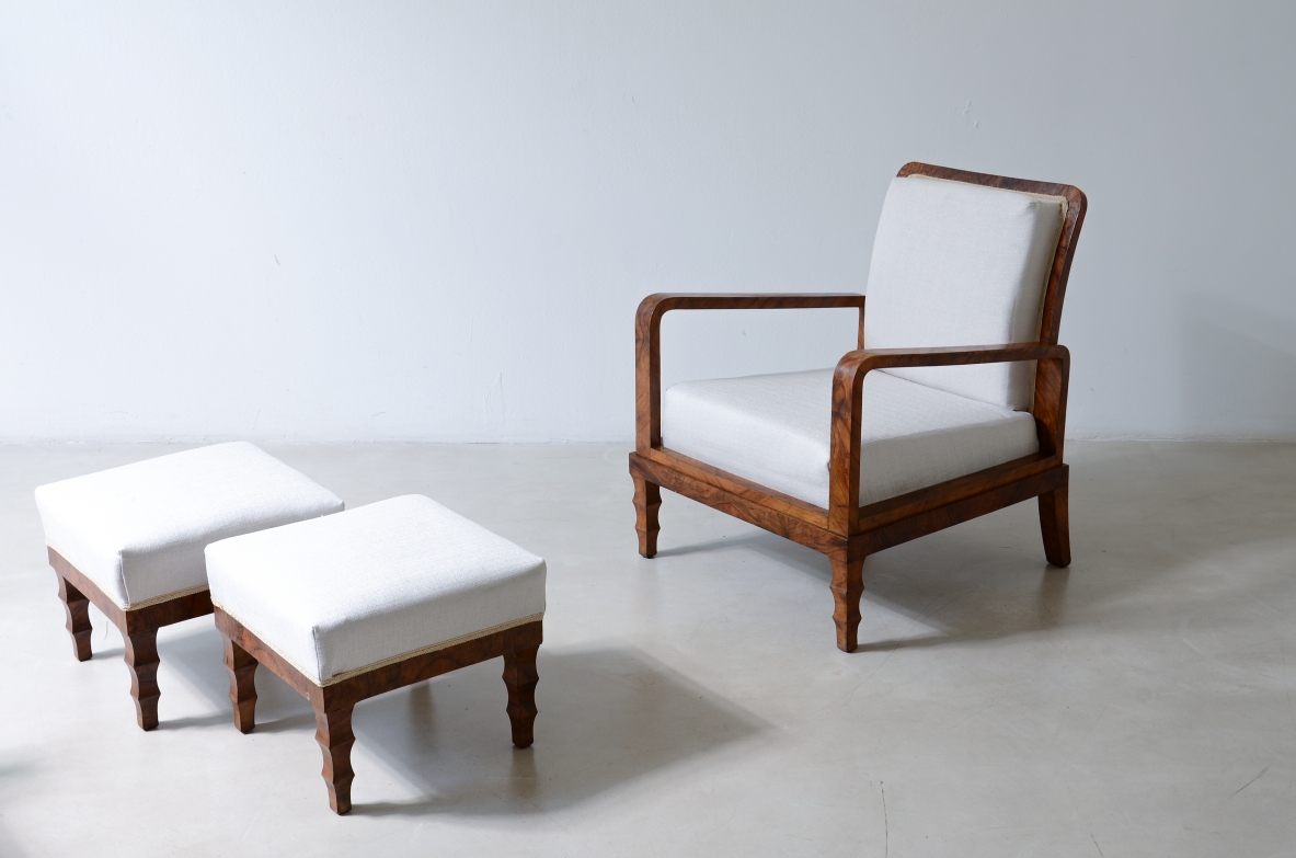 Coppia di eleganti poltrone in radica di noce. Manifattura italiana anni 30. Nello stile di Emilio Lancia/Gio Ponti