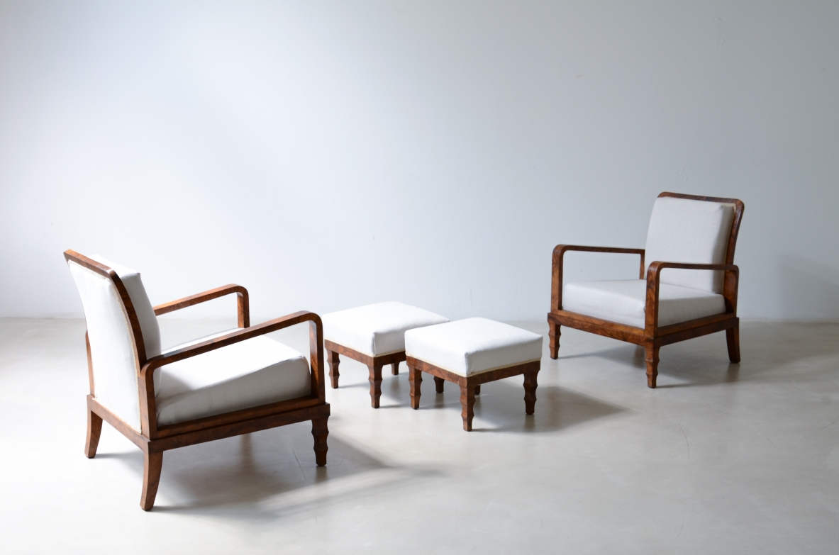 Coppia di eleganti poltrone in radica di noce. Manifattura italiana anni 30. Nello stile di Emilio Lancia/Gio Ponti