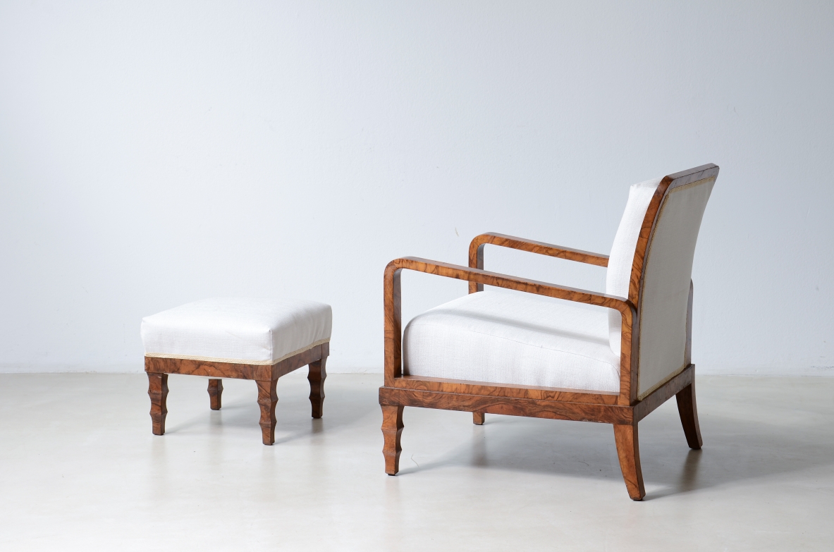 Coppia di eleganti poltrone in radica di noce. Manifattura italiana anni 30. Nello stile di Emilio Lancia/Gio Ponti