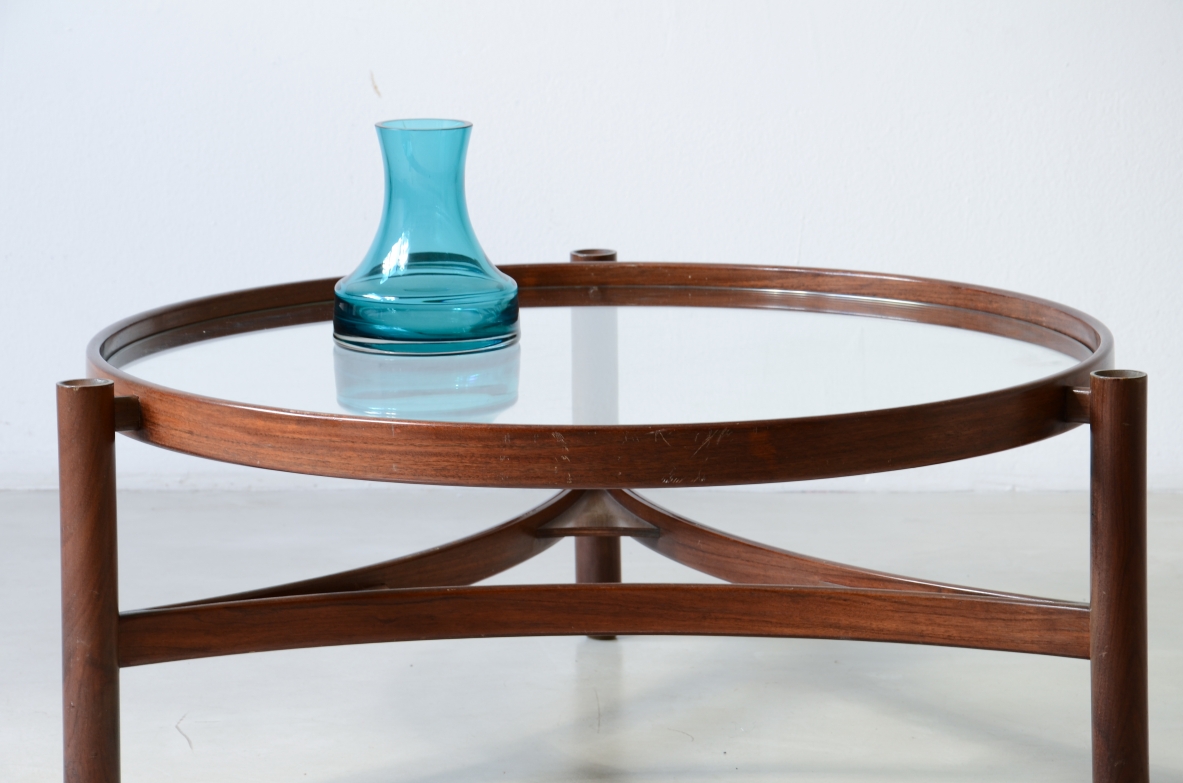 Gianfranco Frattini. Grande tavolino in legno curvato e piano in cristallo. Manifattura Cassina, 1965ca.