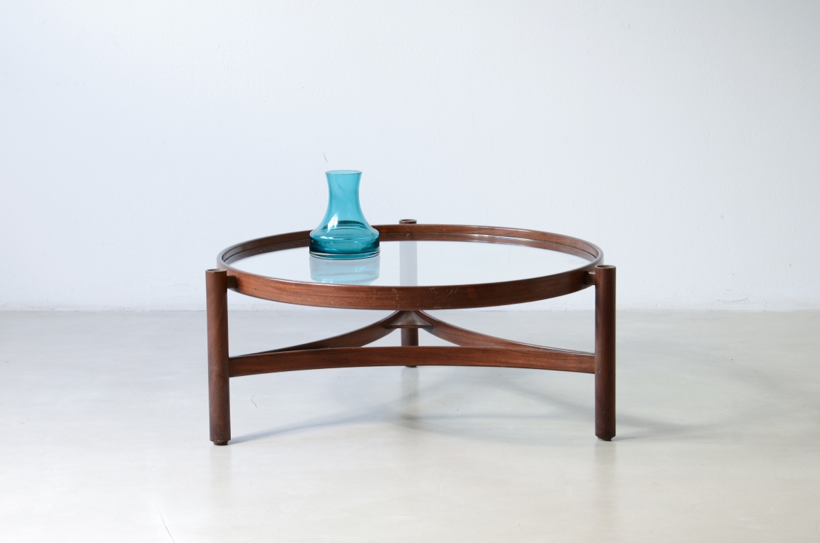 Gianfranco Frattini. Grande tavolino in legno curvato e piano in cristallo. Manifattura Cassina, 1965ca.