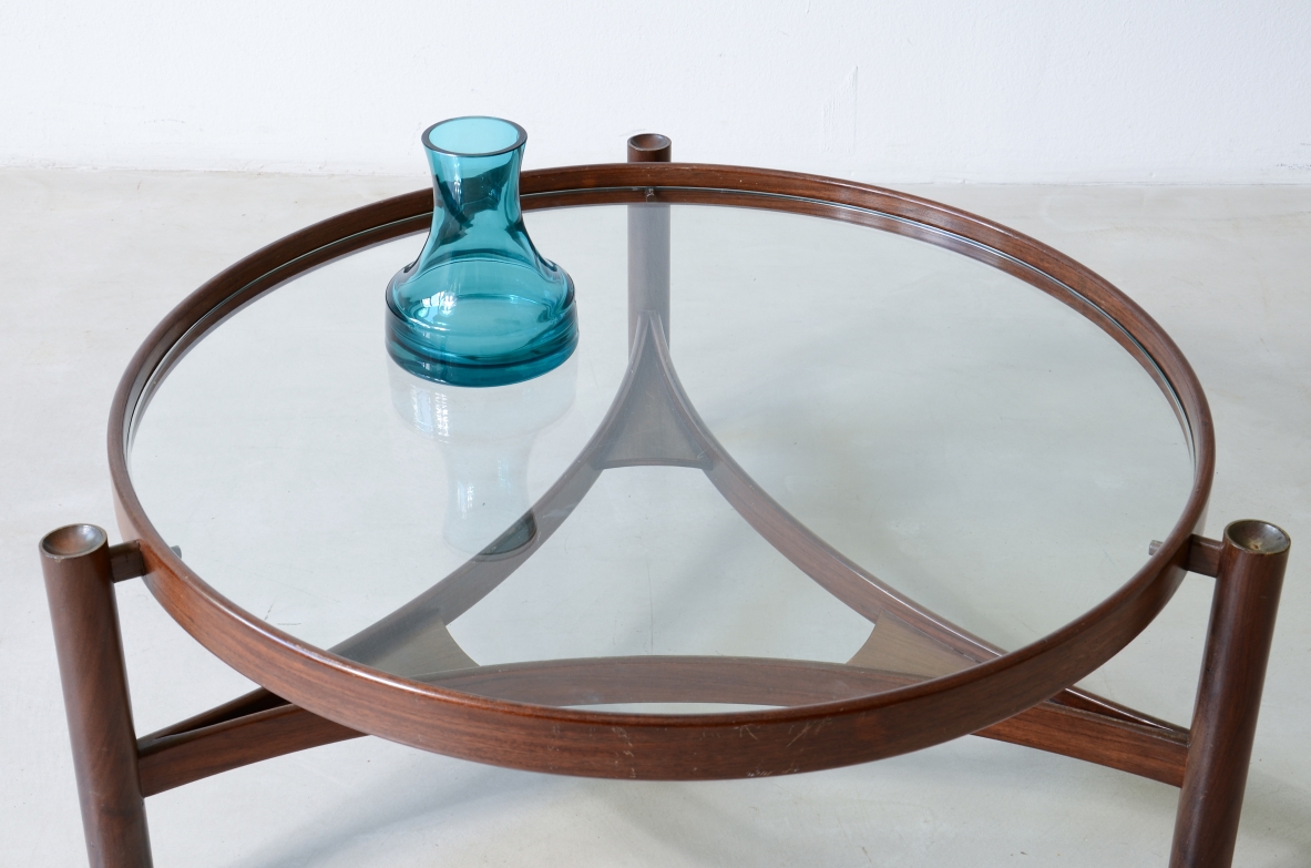 Gianfranco Frattini. Grande tavolino in legno curvato e piano in cristallo. Manifattura Cassina, 1965ca.