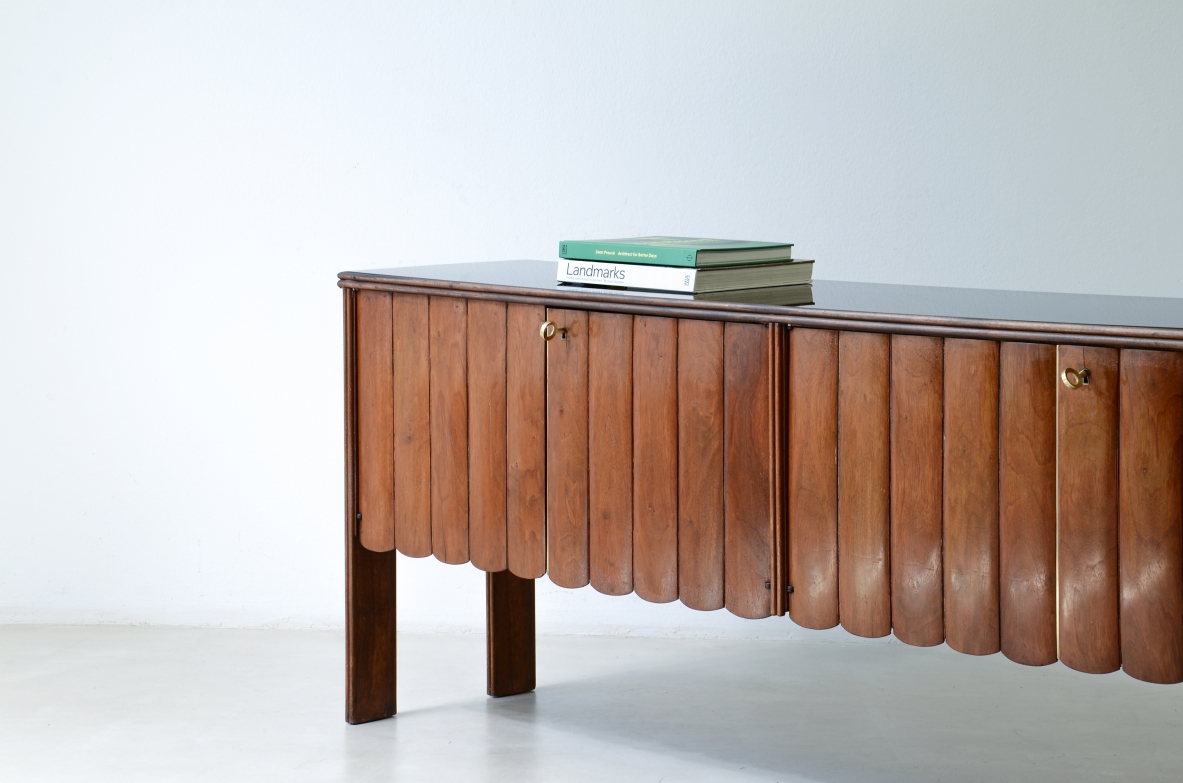 Guglielmo Ulrich. Rare four-door walnut cabinet with a wave motif. Arca manufacture, 1940s.