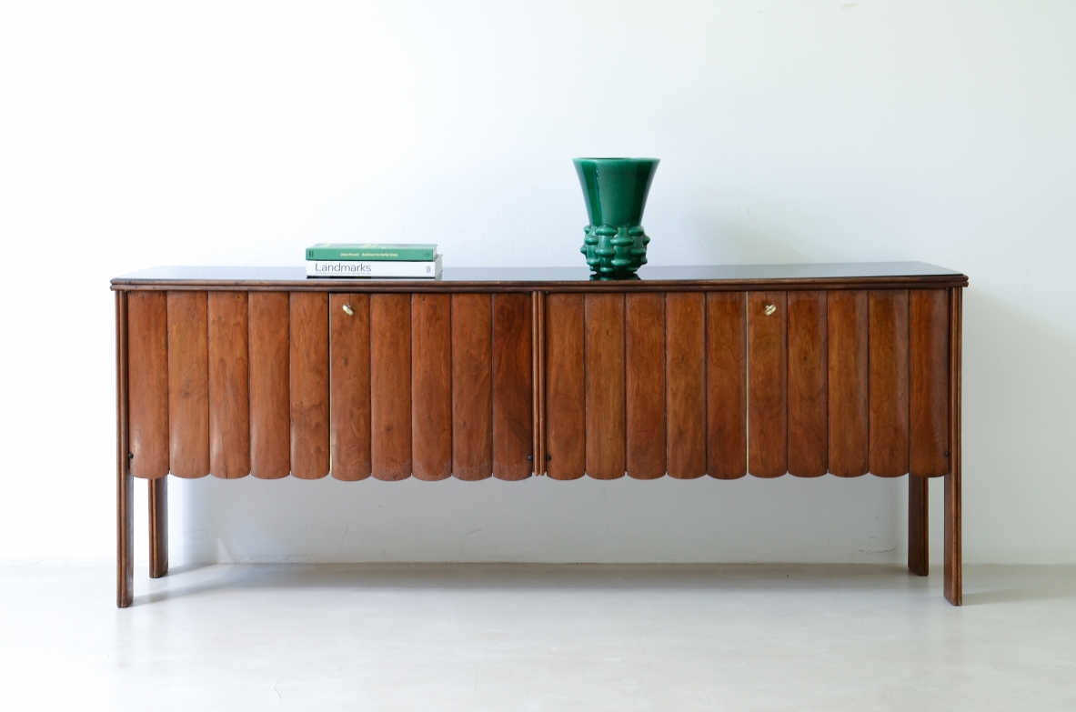 Guglielmo Ulrich. Rare four-door walnut cabinet with a wave motif. Arca manufacture, 1940s.