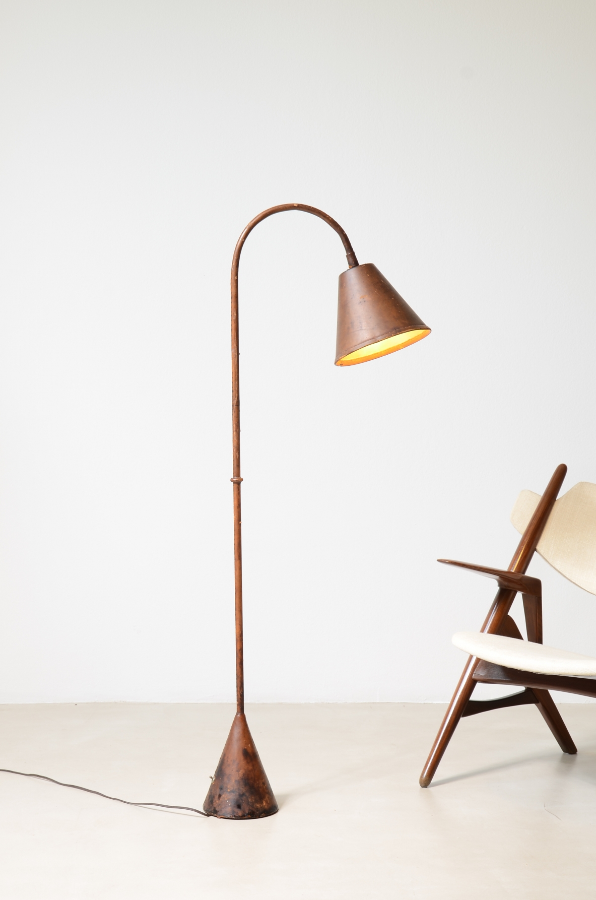 Jacques Adnet  Reading lamp entirely covered in leather. designed for Valenti, Spain, 1940.