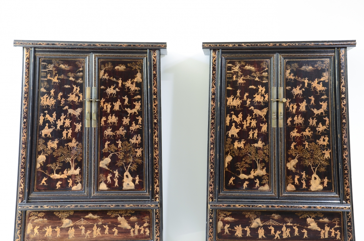 important pair of cabinets distinguished by the refined gold appliqués that embellish the lacquered surfaces., dating back to the Qing Dynasty (19th century).