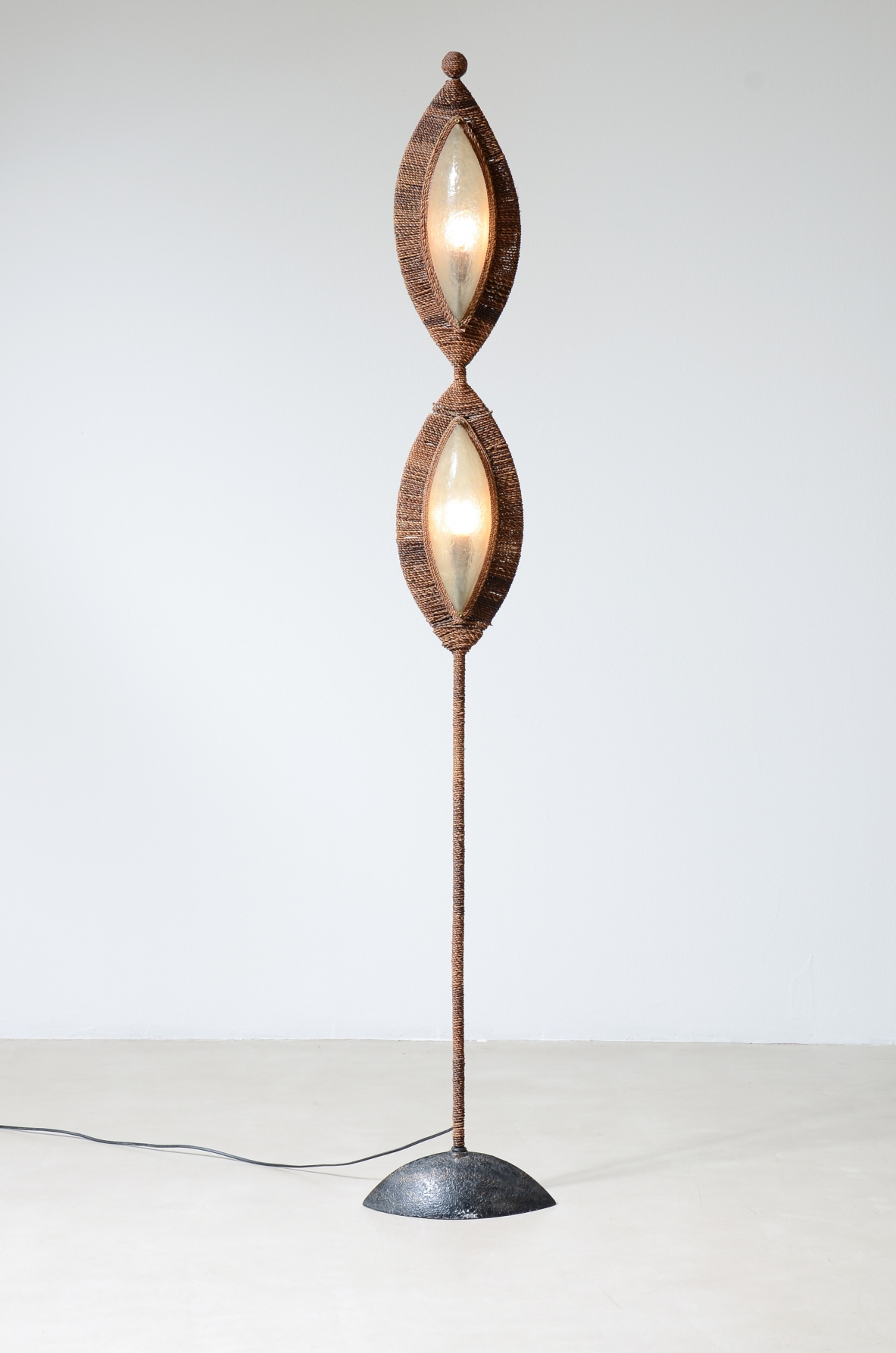 Rare rope-covered bronze floor lamp French manufacture, circa 1960s.