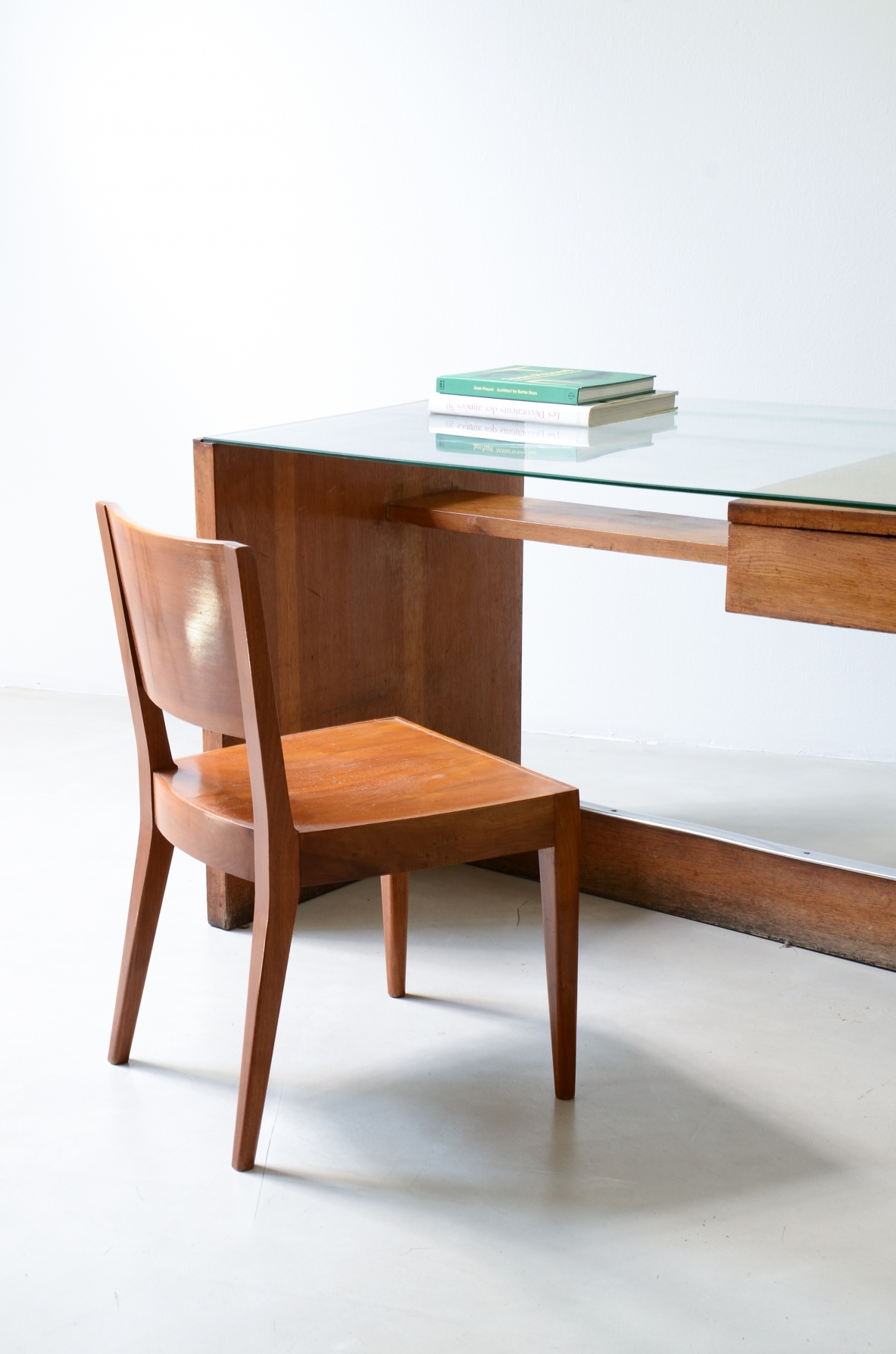Gio Ponti, Rationalist-style walnut desk. Designed in 1939 for the Vetrocoke offices in Marghera, Venice.
