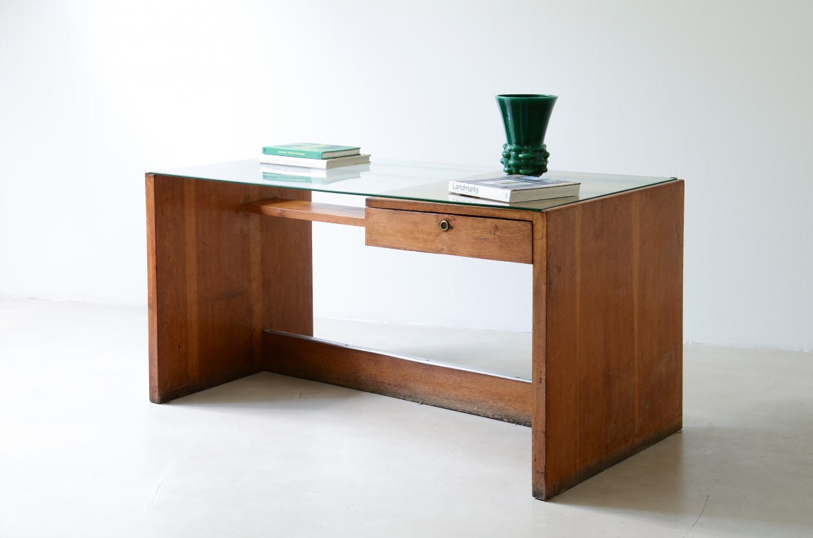 Gio Ponti, Rationalist-style walnut desk. Designed in 1939 for the Vetrocoke offices in Marghera, Venice.