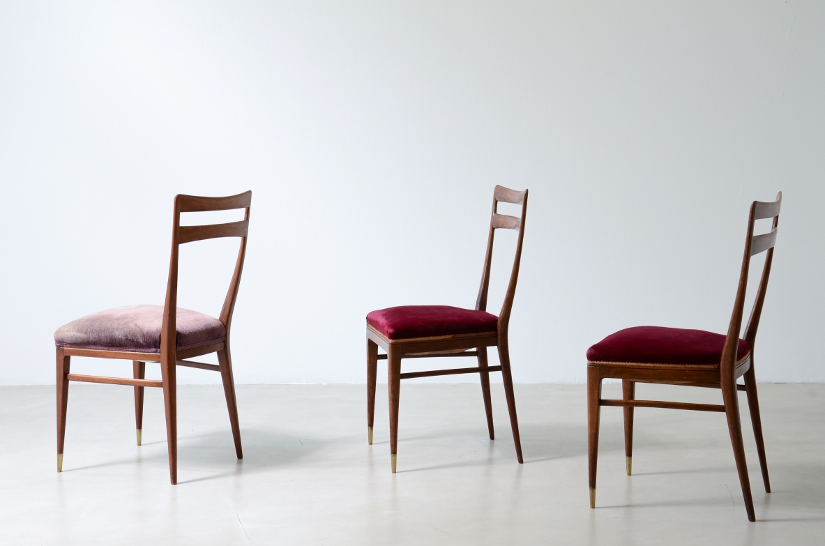 Guglielmo Ulrich Eight elegant turned walnut chairs, Manufactured by Arca Milano in the 1940s