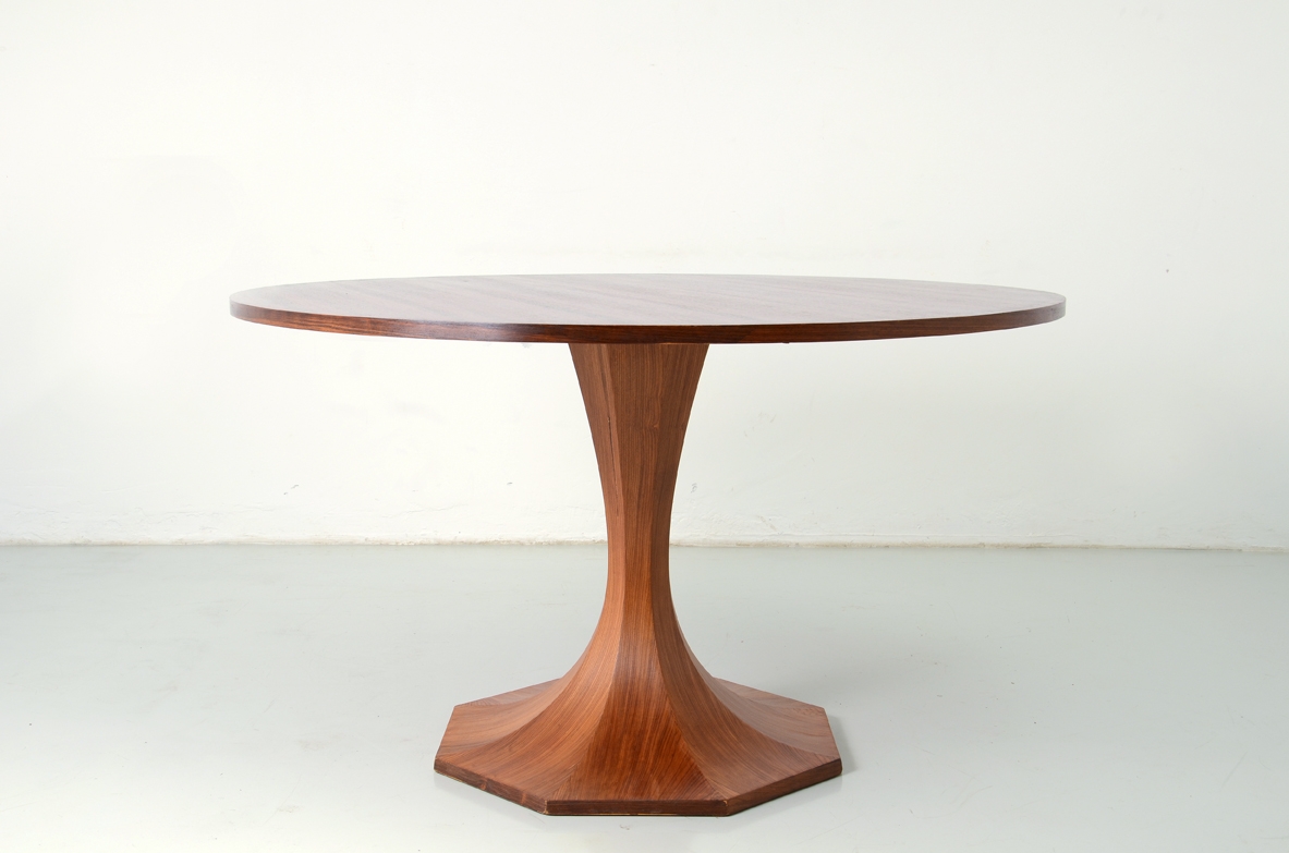 Elegante tavolo da pranzo con bella base ottagonale in frassino, fine anni 50.