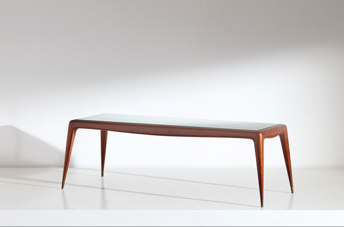 Cesare Lacca, elegante tavolino da centro in noce 1950ca.