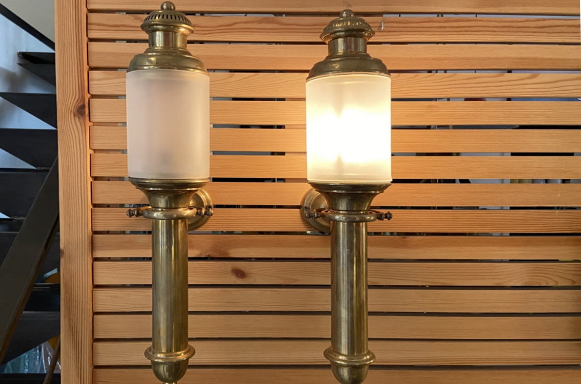 Pair of 1950's refined wall lights in brass and opaline glass coming from an important Italian sailing boat.
