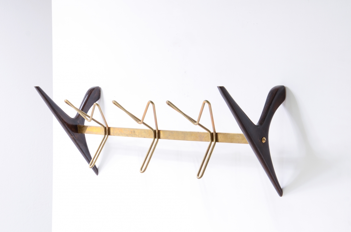Appendiabiti in legno e ottone con tre ganci, attr. Ico Parisi, 1950ca.