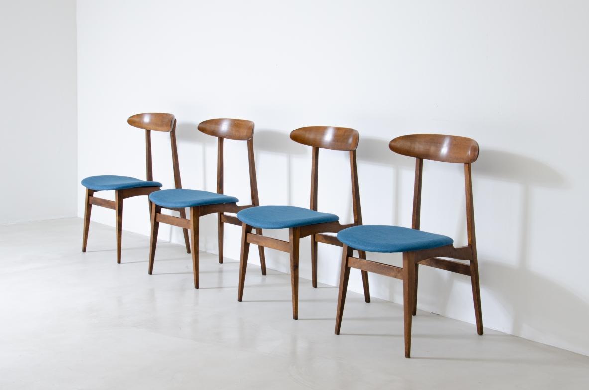 Set di 4 sedie in legno e tessuto imbottito.  Manifattura italiana anni 60.